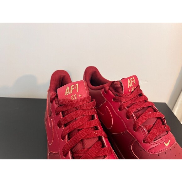 2018 NIKE AIR FORCE 1‎ GS LOW TEAM RED BURGUNDY SUMMIT WHITE GOLD 314192-613 7Y - Picture 3 of 16